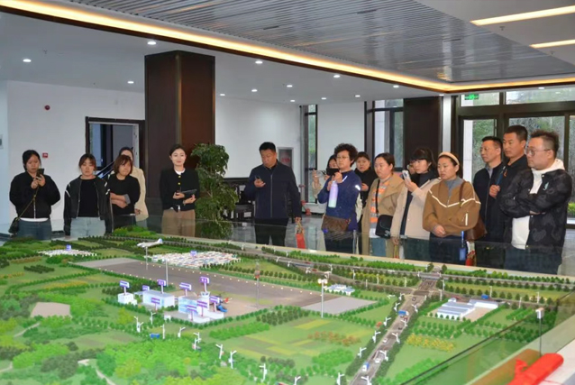 一滕集团举办2025***期工程风险防控专题培训班（***天）