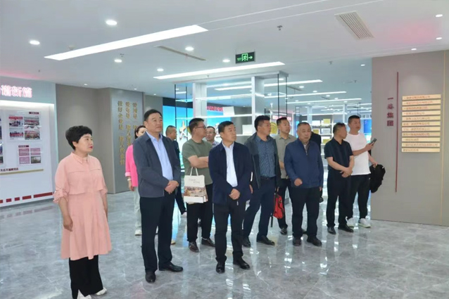 哈密市工商联考察团到一滕集团参观考察