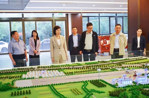 新疆生产建设兵团第八师石河子市市领导莅临一滕集团参观考察