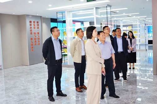 新疆生产建设兵团第八师石河子市市领导莅临一滕集团参观考察