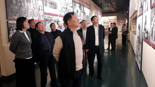 集团董事长滕鸿儒率队赴八师石河子市考察