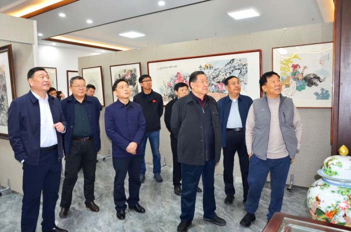 安全生产协会会长、安全监管总局原副局长、煤矿安监局原局长赵铁锤到一滕集团参观考察