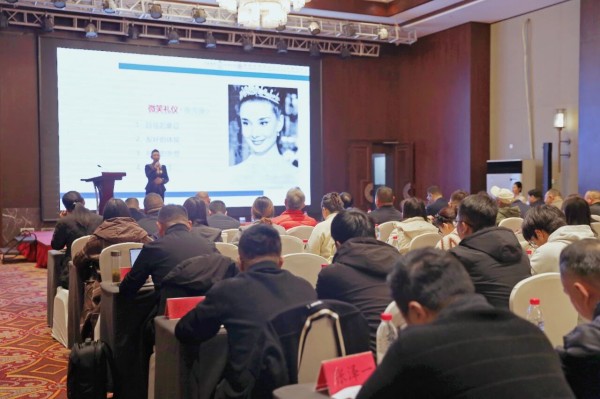 从礼仪规范到心理赋能的全面成长——集团商务礼仪及职业心理健康培训心得合集（五）