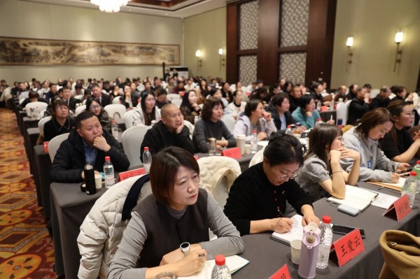 从礼仪规范到心理赋能的全面成长——集团商务礼仪及职业心理健康培训心得合集（五）