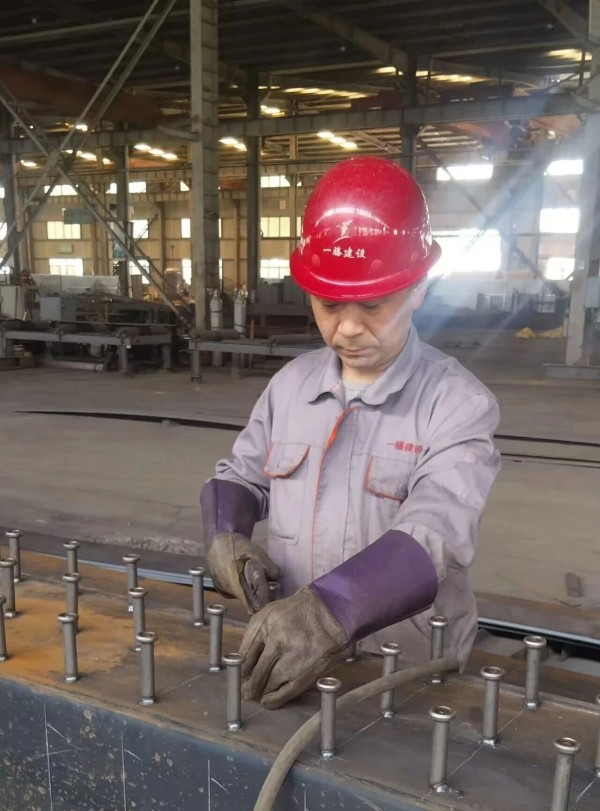 榜样力量 党员先锋｜王峰：以平凡岗位书写不凡坚守