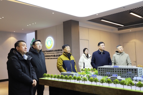 集团党委书记、董事长滕鸿儒赴应急管理大学参观学习